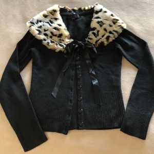 Cardigan with detachable faux fur collar